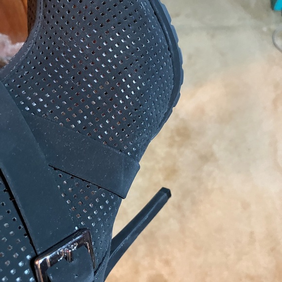 Juicy Couture size 9.5 Unique Summer 11” tall mesh toeless boots - Picture 6 of 16